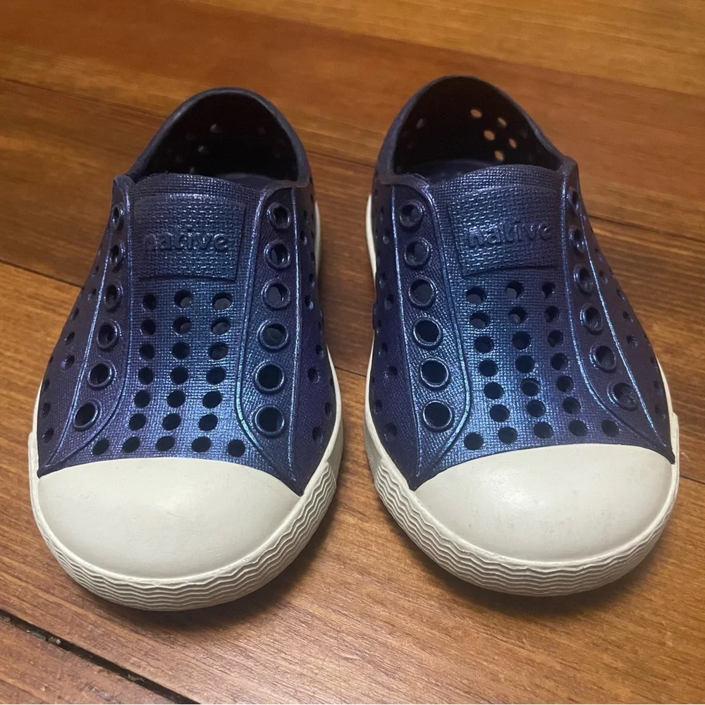 Native Shoes Jefferson Slip Shoes in Sparkly Navy Size C4